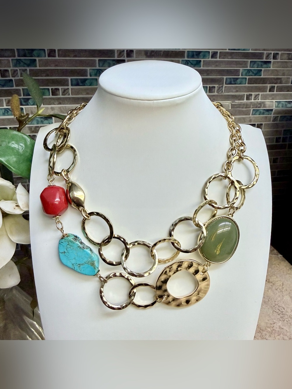Chico’s Nyssa hammered ring gold tone necklace